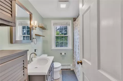 Bath - 105 Nolbeth Dr, Warwick, RI 02888 photo 2 of 3