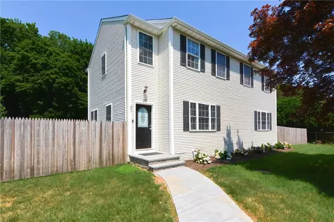 30 Gaglione Ct, Cranston, RI 02921