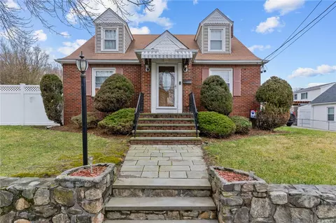 29 Ryder Ave, Cranston, RI 02920