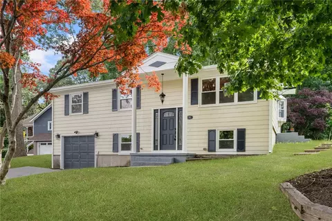 16 New York Ave, Cumberland, RI 02864