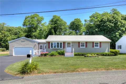 111 Mail Coach Rd, Portsmouth, RI 02871
