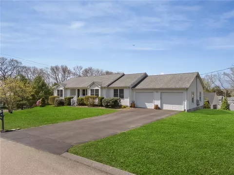 2 Hazel St, Westerly, RI 02891