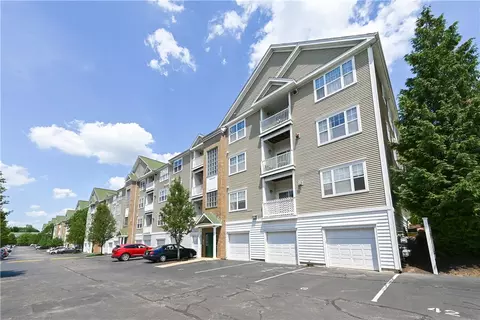 84 Mill St #304, Woonsocket, RI 02895