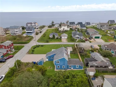 7 Conant Ave, Narragansett, RI 02882