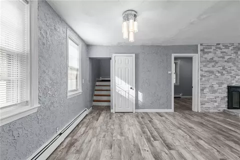 Living - 786 Sandy Ln, Warwick, RI 02889 photo 6 of 7
