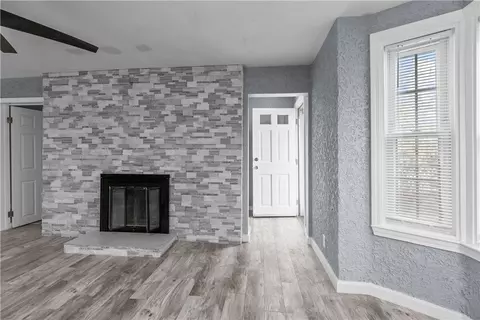 Living - 786 Sandy Ln, Warwick, RI 02889 photo 2 of 7