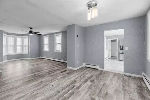 Living - 786 Sandy Ln, Warwick, RI 02889 photo 5 of 7