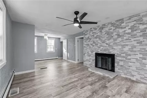 Living - 786 Sandy Ln, Warwick, RI 02889 photo 3 of 7