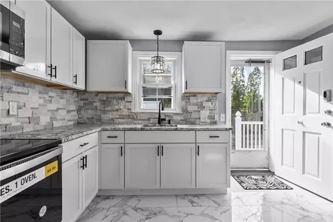 Kitchen - 786 Sandy Ln, Warwick, RI 02889 photo 2 of 3