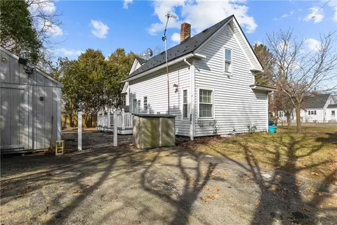 Exterior - 786 Sandy Ln, Warwick, RI 02889 photo 3 of 9