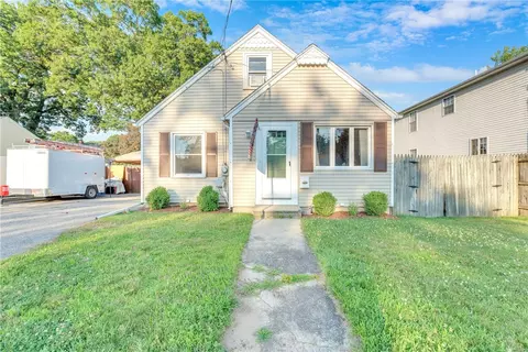 87 Ash St, Lincoln, RI 02865