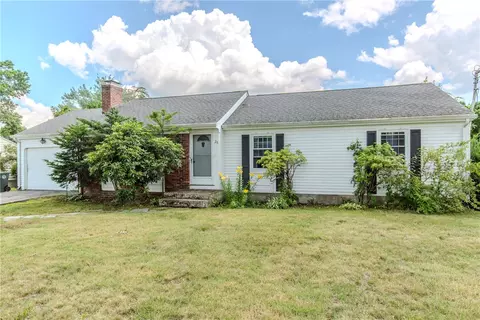 28 Randall St, Smithfield, RI 02828