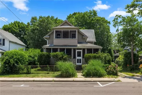 70 Narragansett Ave, Narragansett, RI 02882