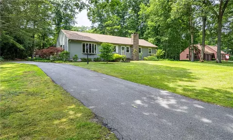 23 Countryside Ln, Scituate, RI 02857