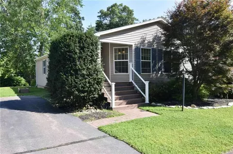 426 Leisure Dr, South Kingstown, RI 02879