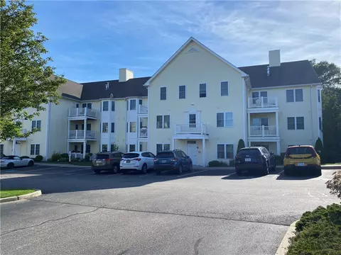 60 Saw Mill Dr #208, North Kingstown, RI 02852