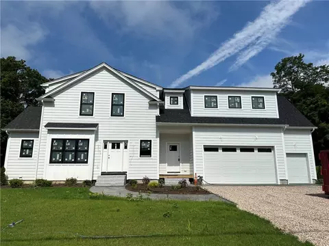 127 Oakwoods Dr, South Kingstown, RI 02879