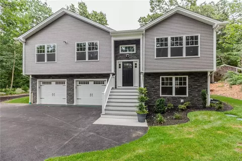 343 Station St, Coventry, RI 02816