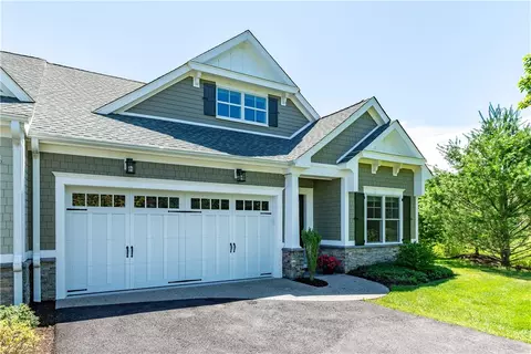 65 Travelers Ct, East Greenwich, RI 02818