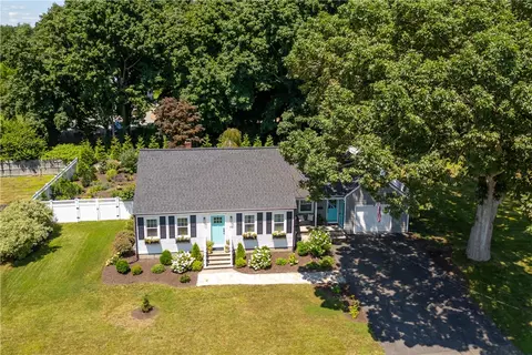 43 Greylock Rd, Bristol, RI 02809