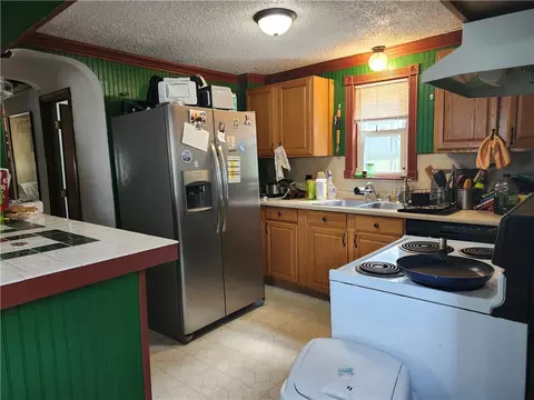 17 6th Ave, Woonsocket, RI 02895 photo 2