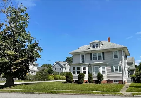 108 Sefton Dr, Cranston, RI 02905