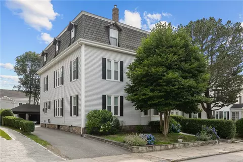 15 Everett St #1, Newport, RI 02840