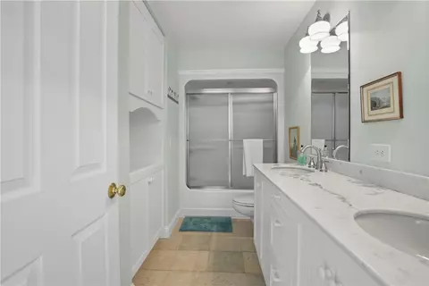 Bath - 26 Moonlight Dr, Westerly, RI 02891 photo 5 of 6