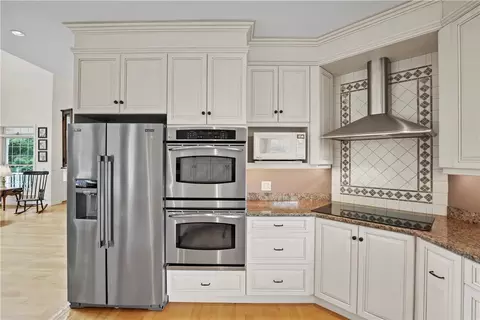 Kitchen - 26 Moonlight Dr, Westerly, RI 02891 photo 2 of 5