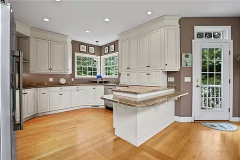 Kitchen - 26 Moonlight Dr, Westerly, RI 02891 photo 4 of 5
