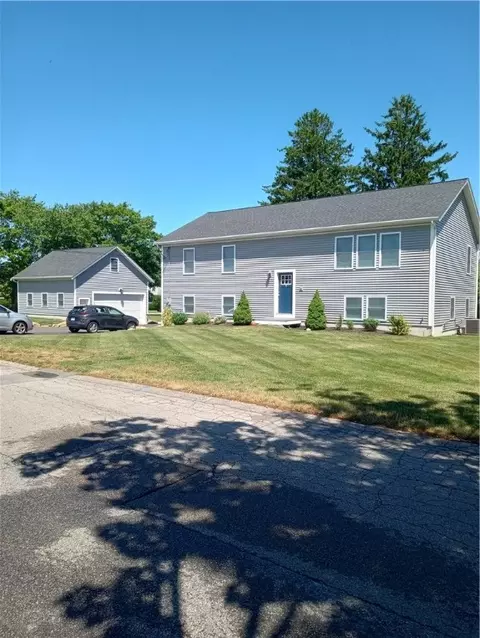 11 Academy Ave, Bristol, RI 02809