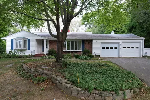 25 Oak Hill Rd, South Kingstown, RI 02879