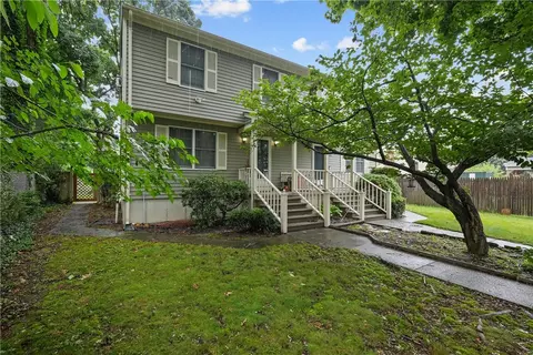 918 Roger Williams Ave, Rumford, RI 02916