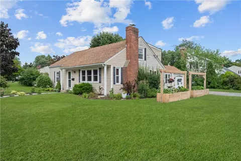 76 Sweetfern Rd, Warwick, RI 02888