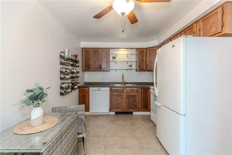 Kitchen - 200 Post Rd #305, Warwick, RI 02888 photo 4 of 4