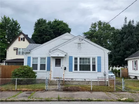 52 W Lawn Ave, Pawtucket, RI 02860