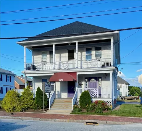 1672 Cranston St, Cranston, RI 02920