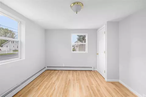 Bedroom - 131 Morse Ave, Warwick, RI 02886 photo 2 of 4