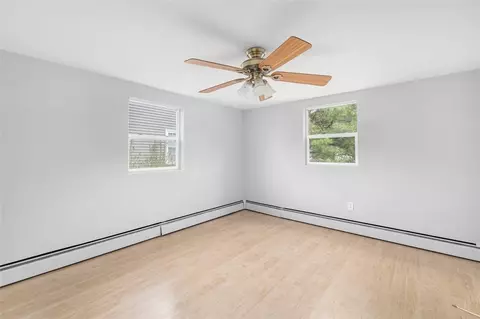Bedroom - 131 Morse Ave, Warwick, RI 02886 photo 3 of 4