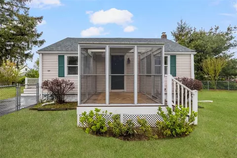 131 Morse Ave, Warwick, RI 02886