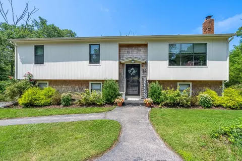 22 Clearview Dr, Richmond, RI 02892