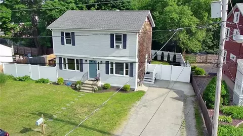26 Simmons St, Johnston, RI 02919