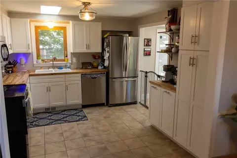 477 Buttonwoods Ave, Warwick, RI 02886 photo 5