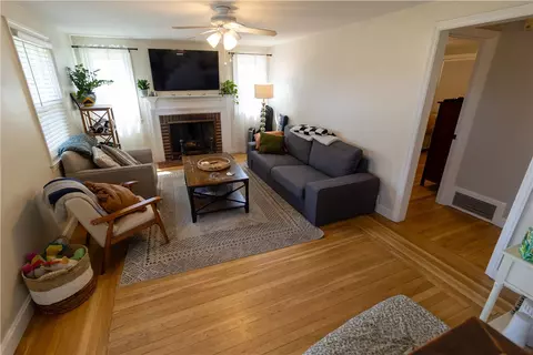 477 Buttonwoods Ave, Warwick, RI 02886 photo 3