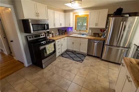 477 Buttonwoods Ave, Warwick, RI 02886 photo 4