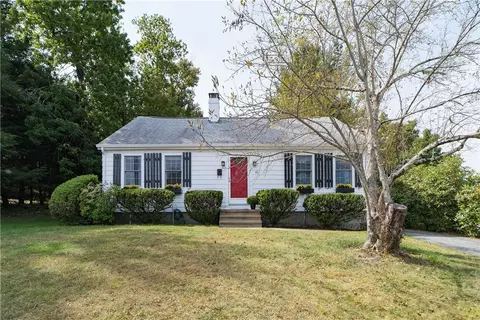 72 Grandview Ave, Lincoln, RI 02865
