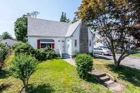 231 Grace St, Cranston, RI 02910