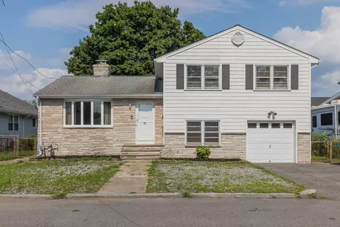 71 Garfield St, North Providence, RI 02904