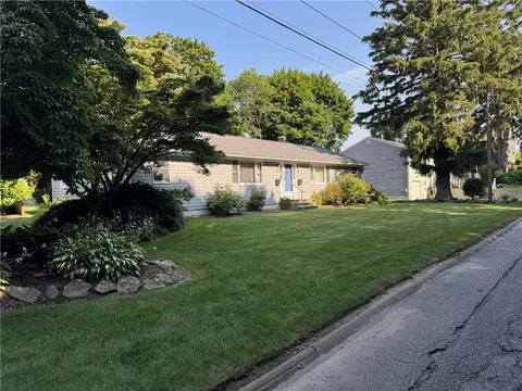 55 Vinton Ave, Cranston, RI 02920