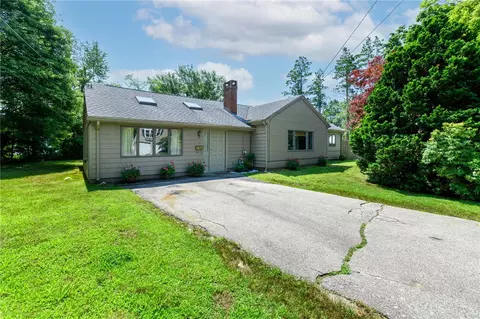 1 Vineland Dr, Barrington, RI 02806